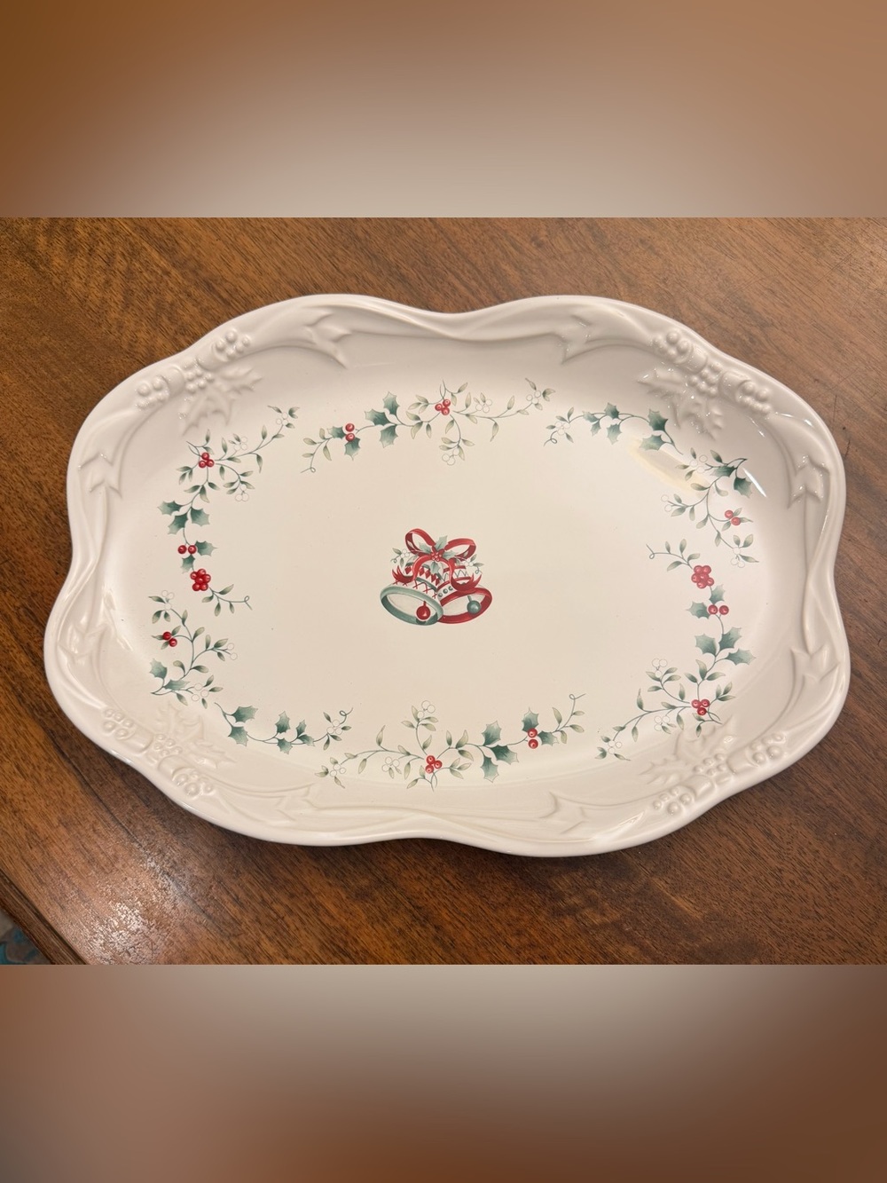 PFALTZGRAFF Winterberry Holiday Platter
